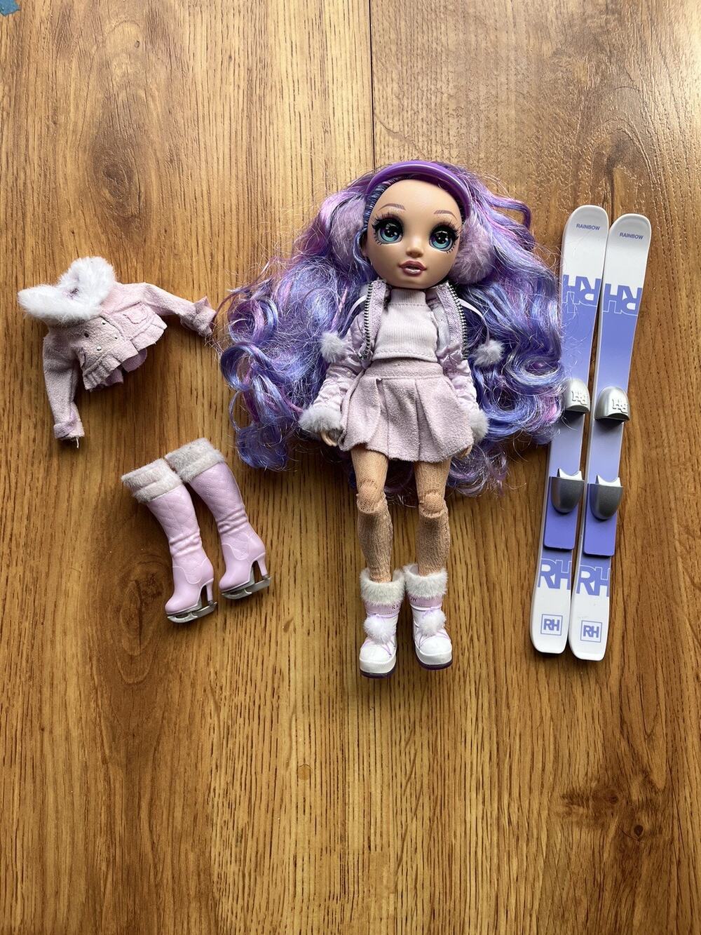 Rainbow High Winter Break Violet Willow Doll Purple Hair Skis Outfits Boots